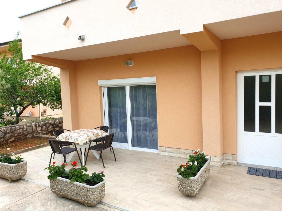 Apartments Elvira Крк Экстерьер фото